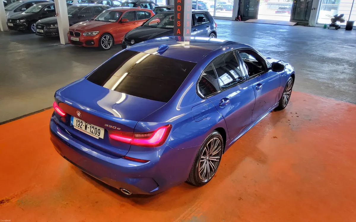 BMW 3-Series 2019 - Image 3