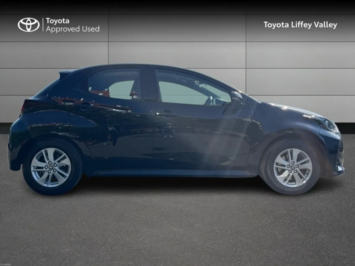 Toyota Yaris YARIS HYBRID LUNA - Image 3