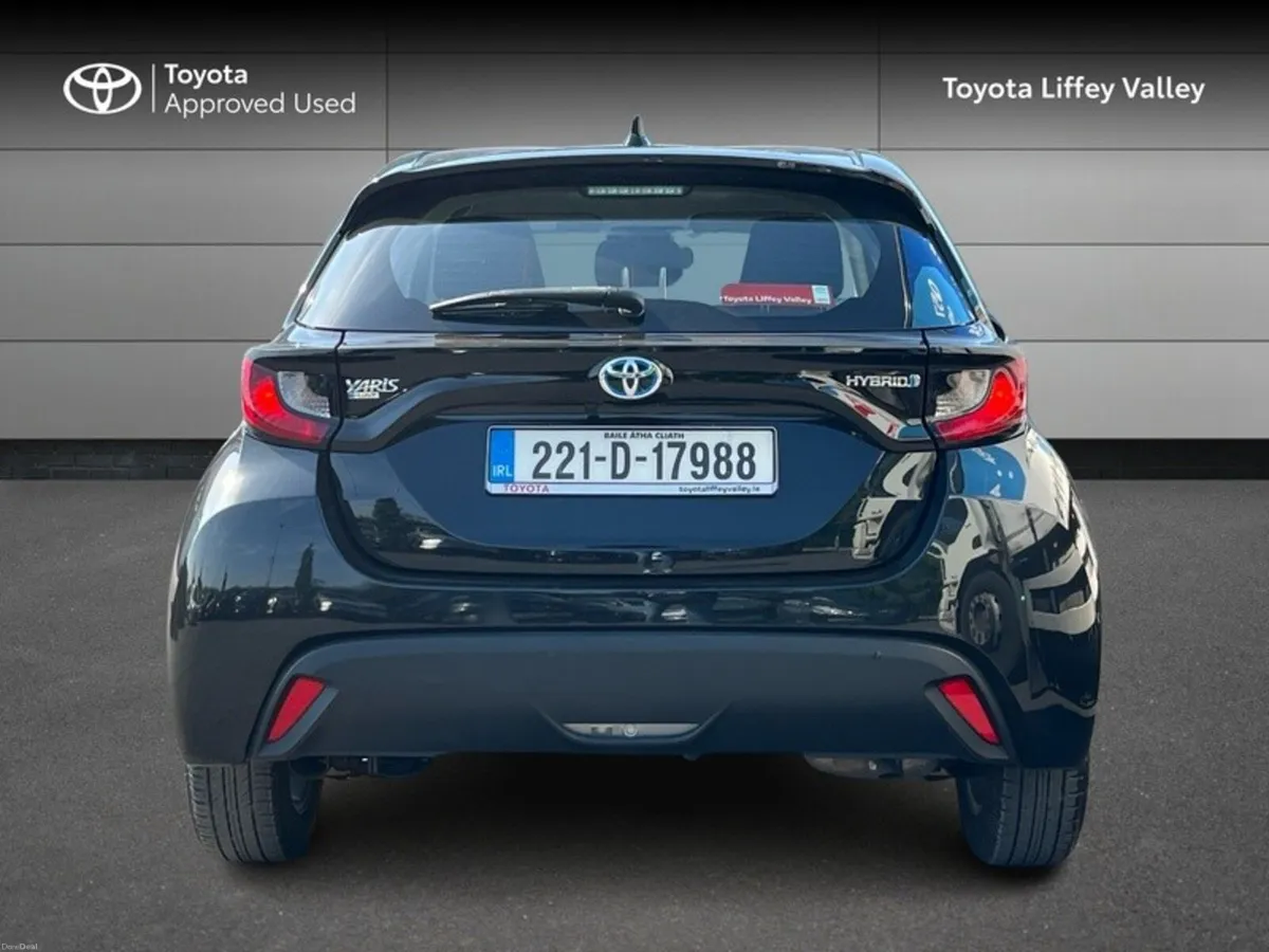 Toyota Yaris YARIS HYBRID LUNA - Image 4