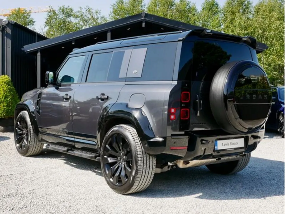 Land Rover Defender P400E X-DYNAMIC HSE, FULL URBA - Image 4