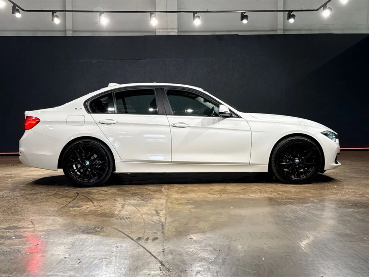 BMW 3-Series HYBRID 330E 2.0 AUTOMATIC - ELECTRIC - Image 2