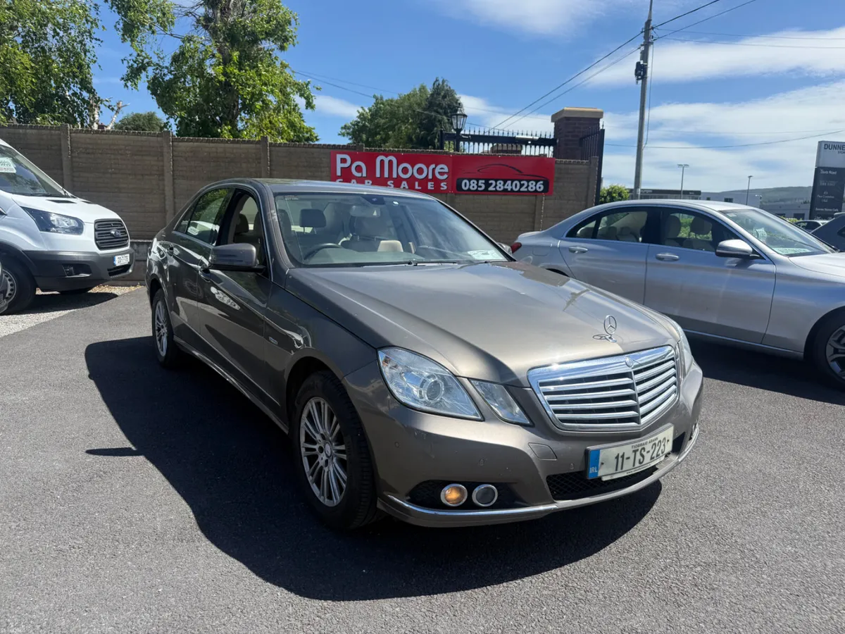 Mercedes-Benz E-Class  *1 OWNER - Image 1