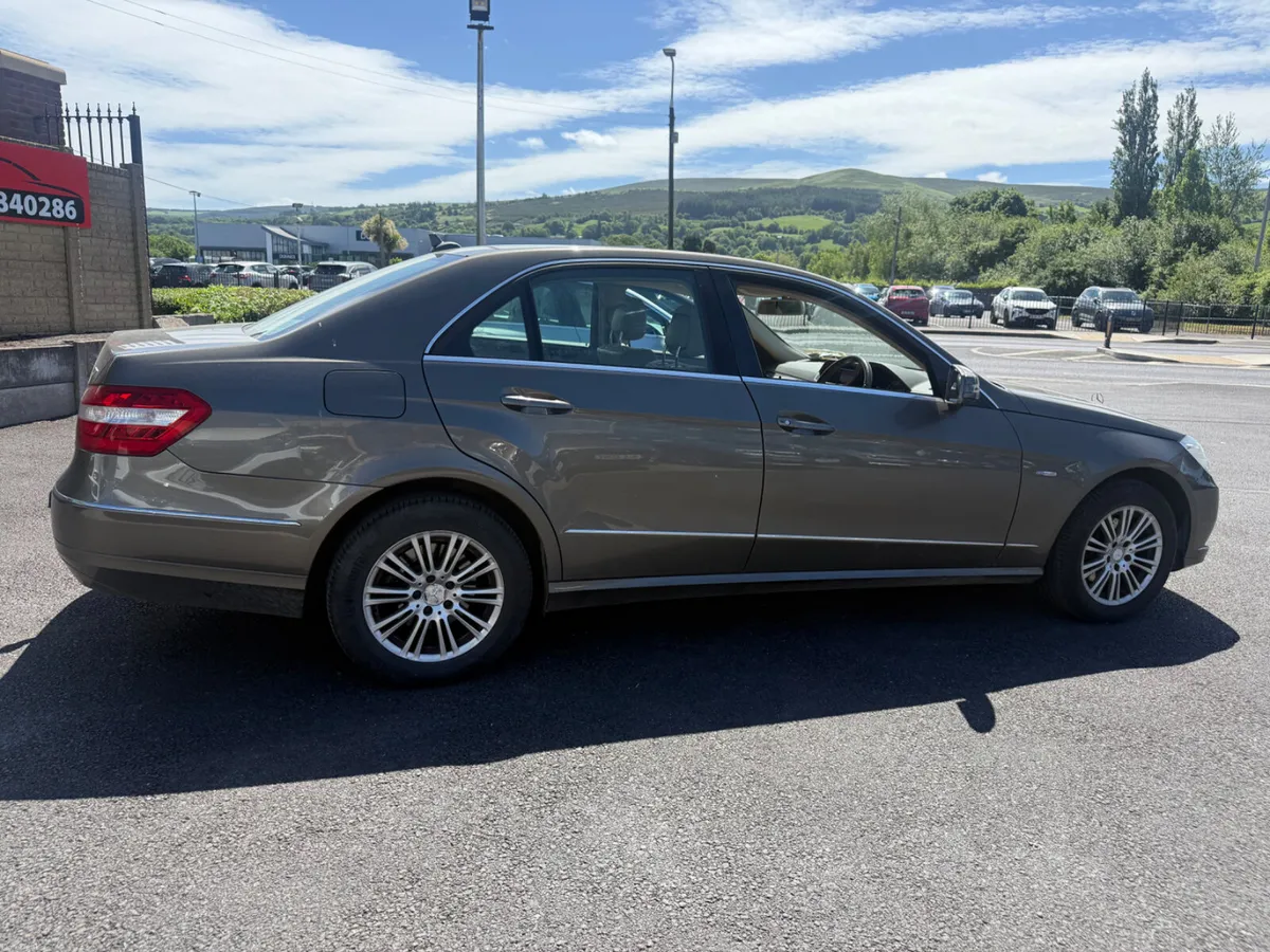 Mercedes-Benz E-Class  *1 OWNER - Image 3