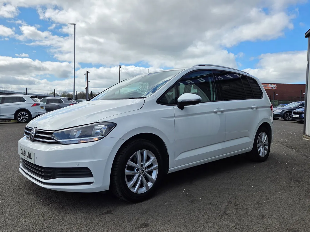 2019 Volkswagen Touran SE Family 7 seats - Image 4