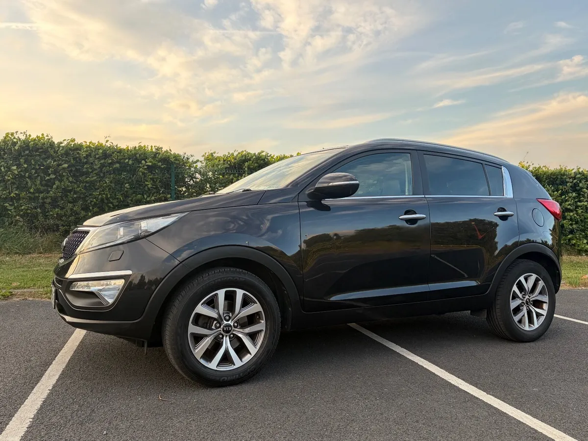 2014 KIA SPORTAGE with only 66,000 km - Image 2