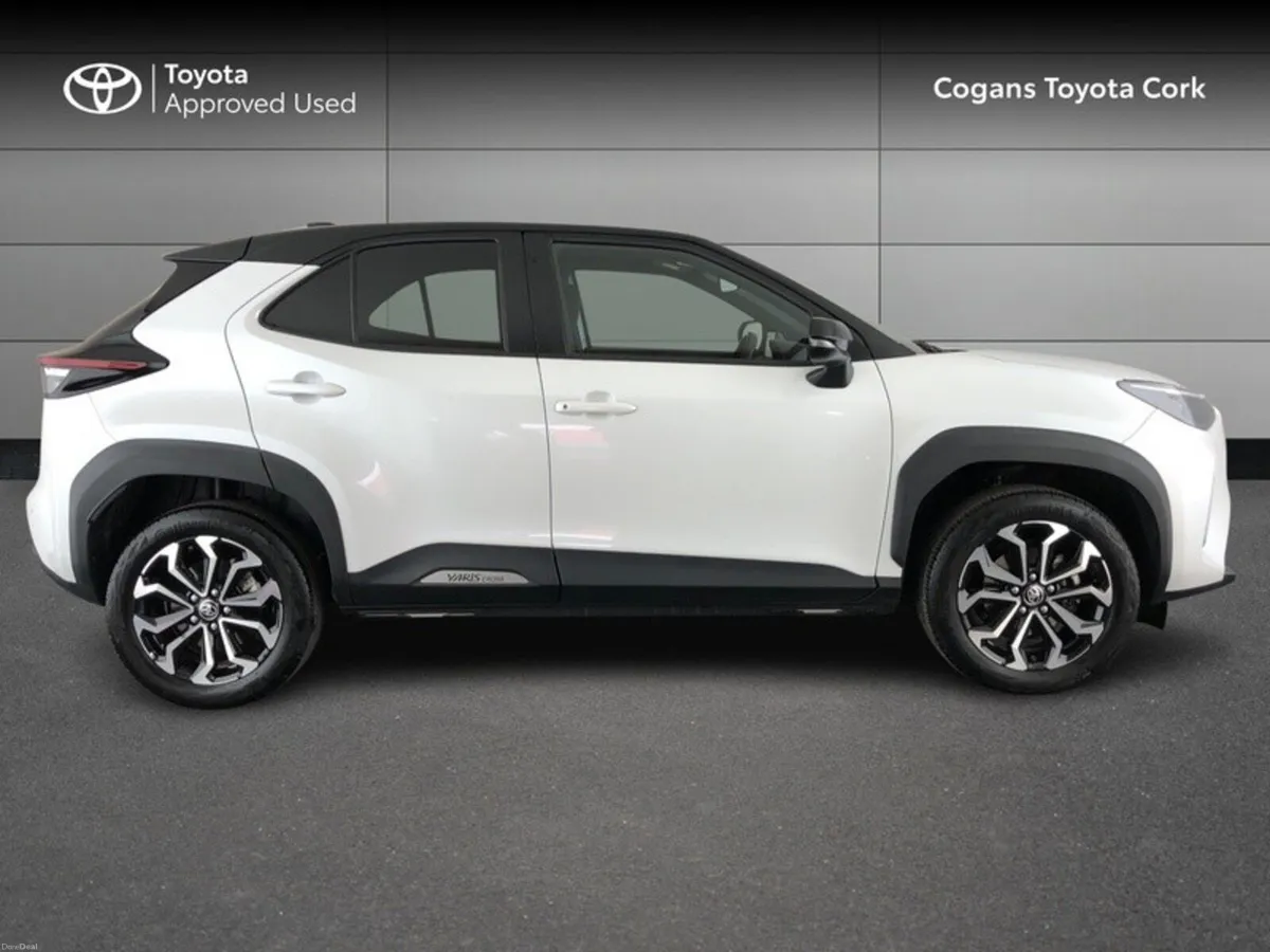 Toyota Yaris Cross YARIS CROSS LUNA SPORT - Image 3