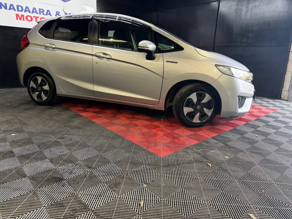 2016 Honda Fit Hybrid - Image 3