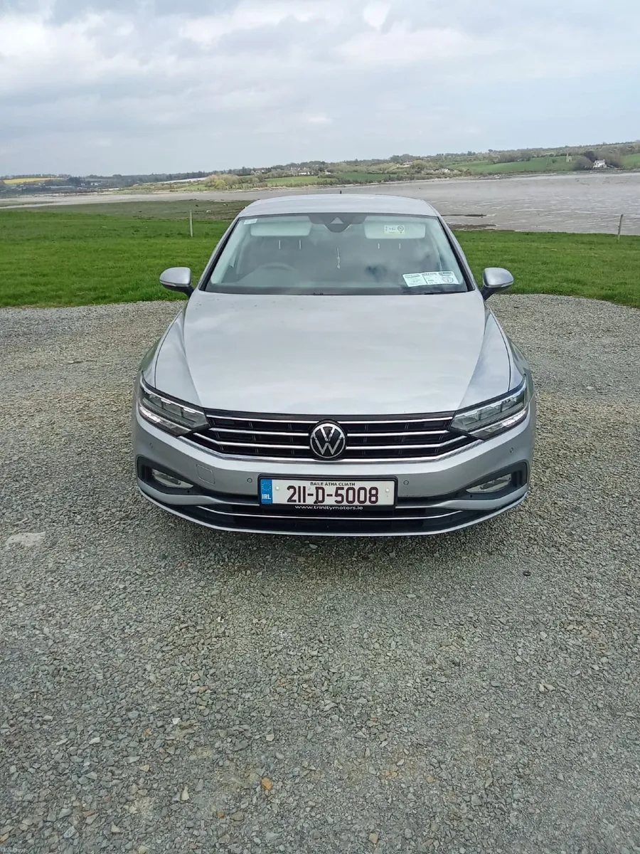 Volkswagen Passat 2021 - Image 2