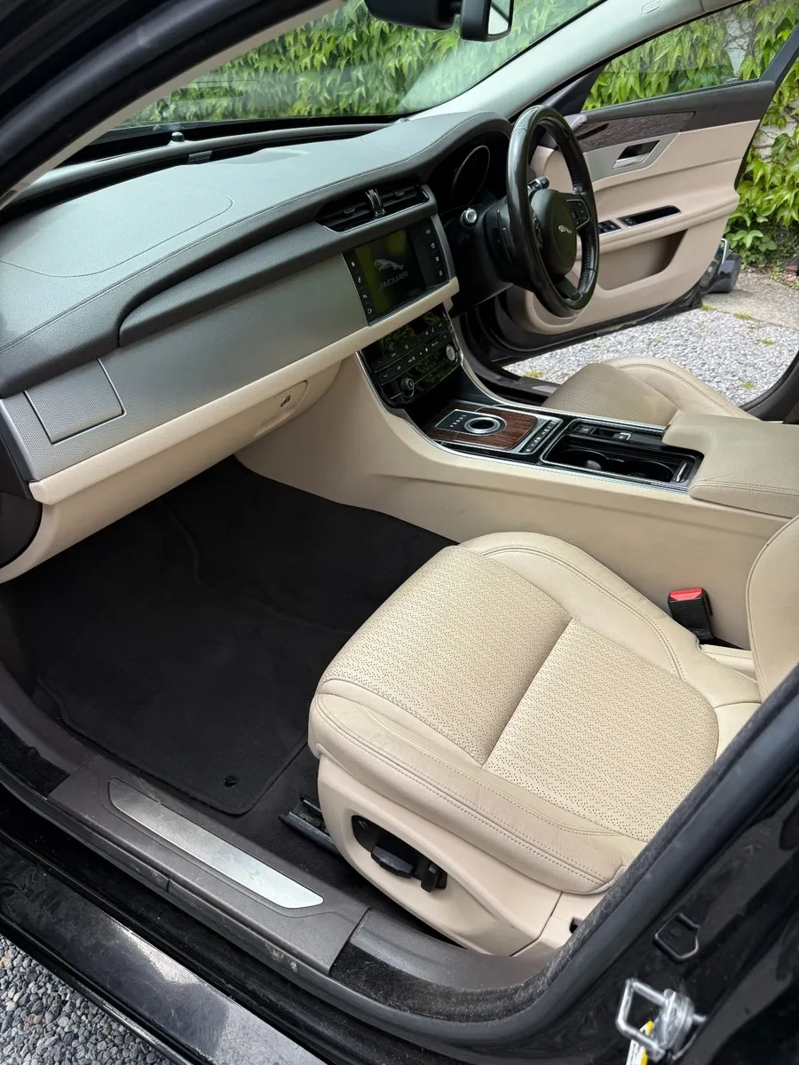 Jaguar XF 2016 - Image 5