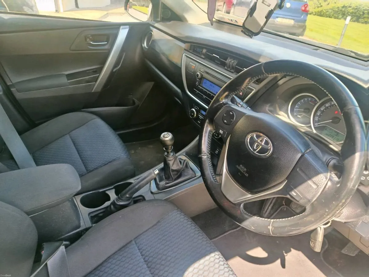 Toyota Auris 2014 NCT 05/27 tax 08/26 - Image 2