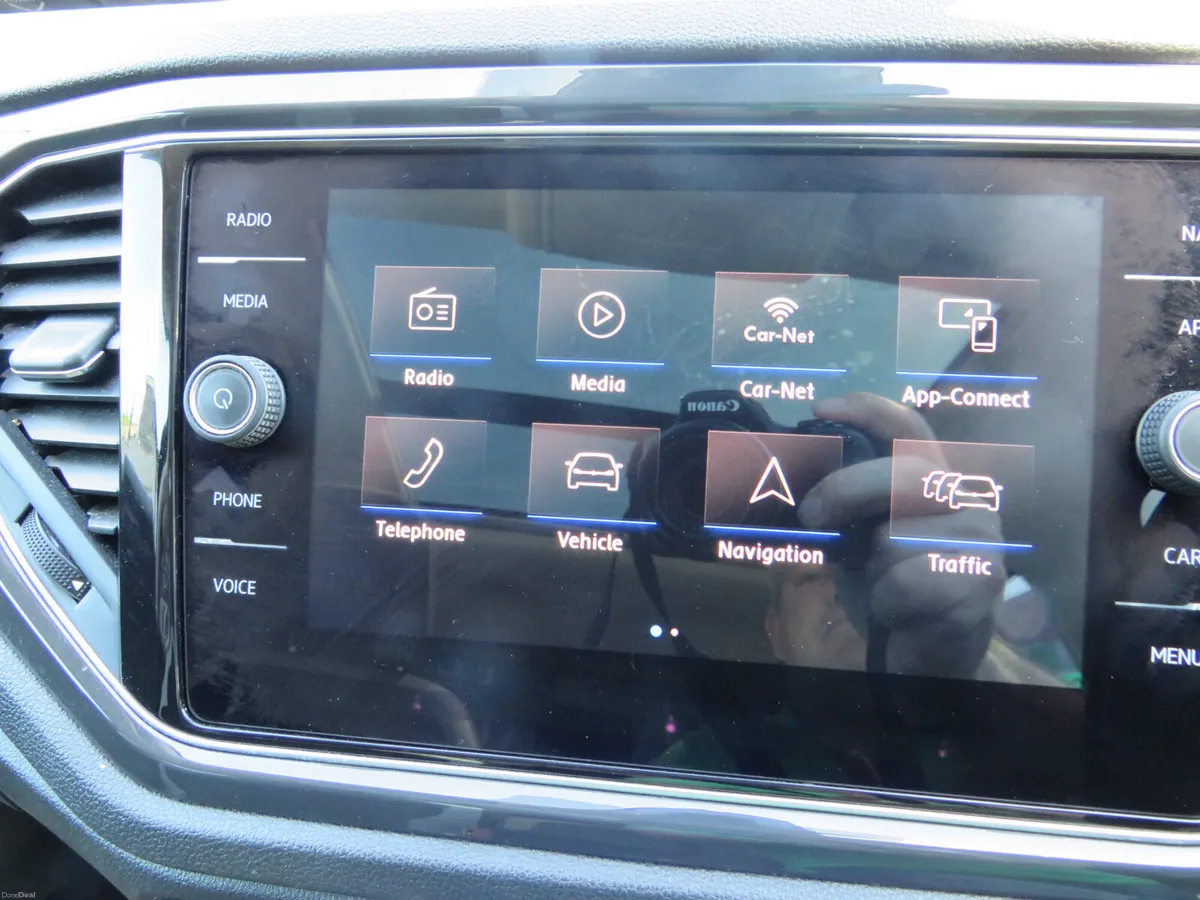 Volkswagen T-Roc 2018 5DR SPORT IN BLACK - Image 2