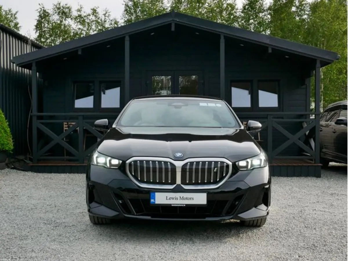 BMW i5 E-DRIVE 40 M SPORT, BEIGE LEATHER, HARMAN K - Image 2