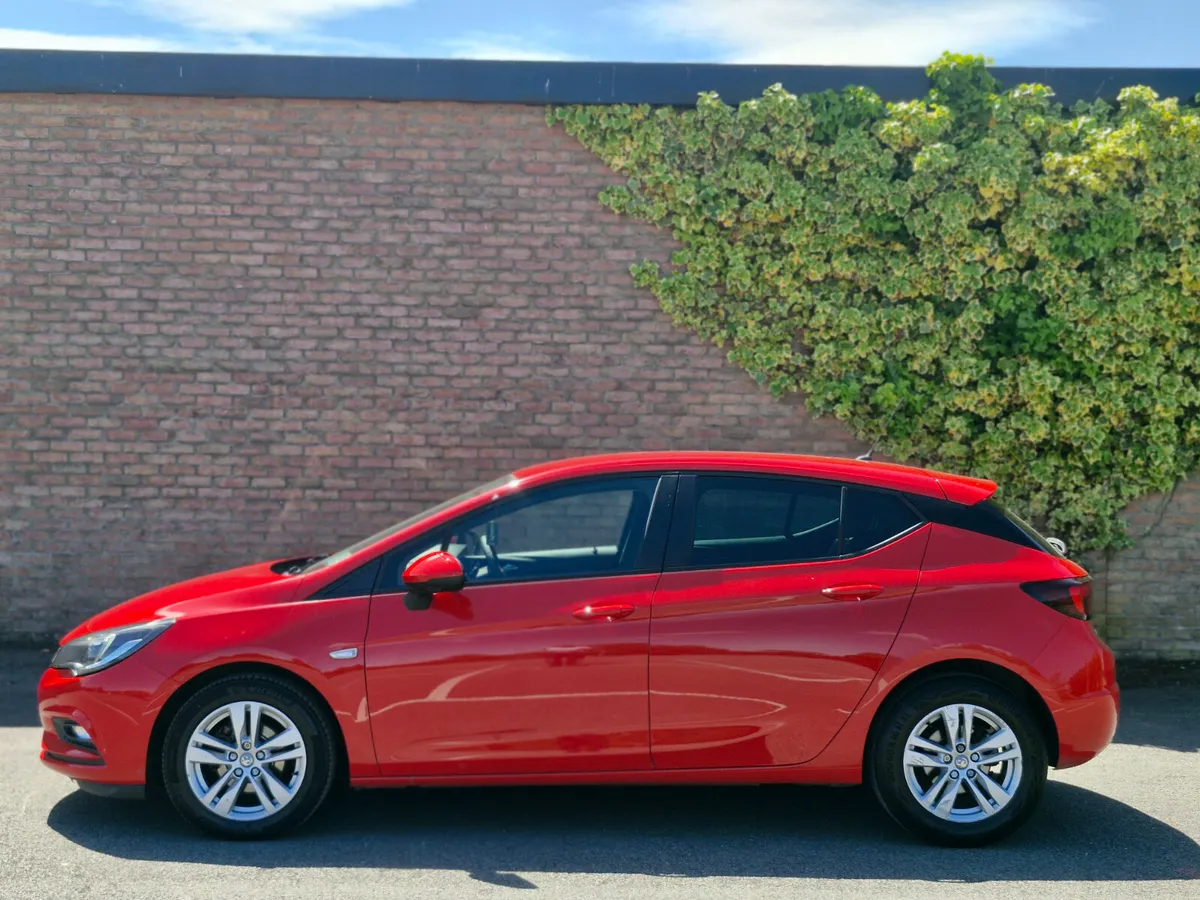 Vauxhall Astra 1.6 CDTI DESIGN FINANCE AVAILABLE - Image 4