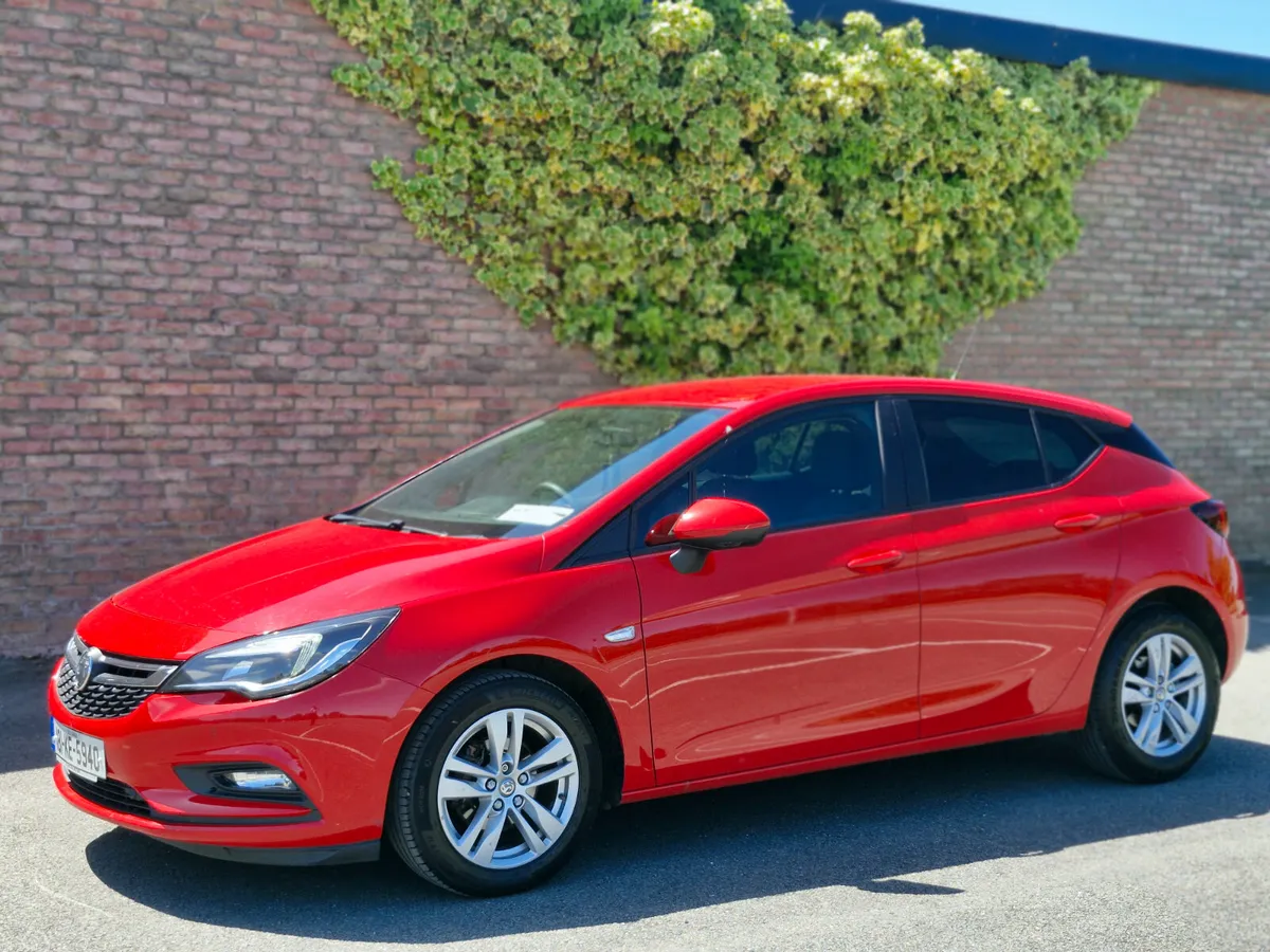 Vauxhall Astra 1.6 CDTI DESIGN FINANCE AVAILABLE - Image 6