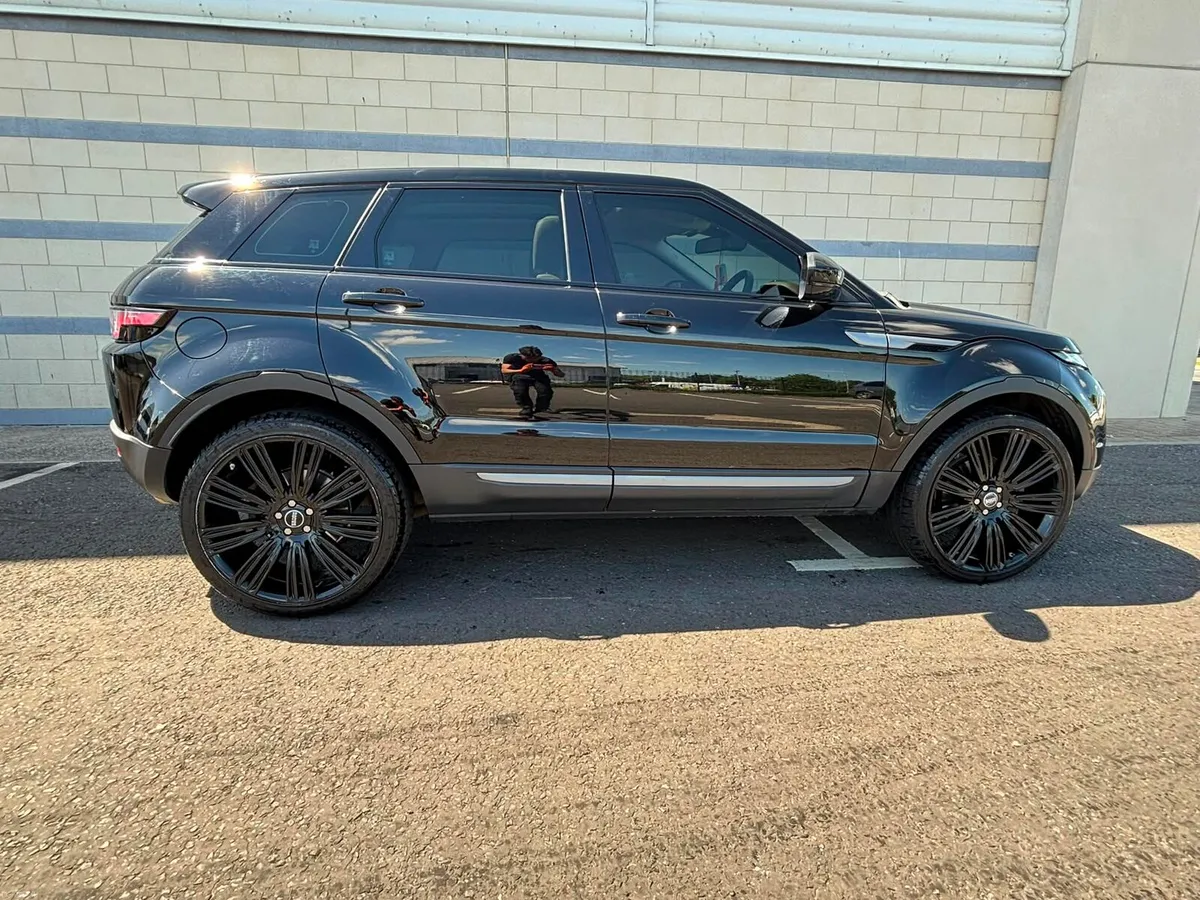 Range Rover Evoque - Image 2