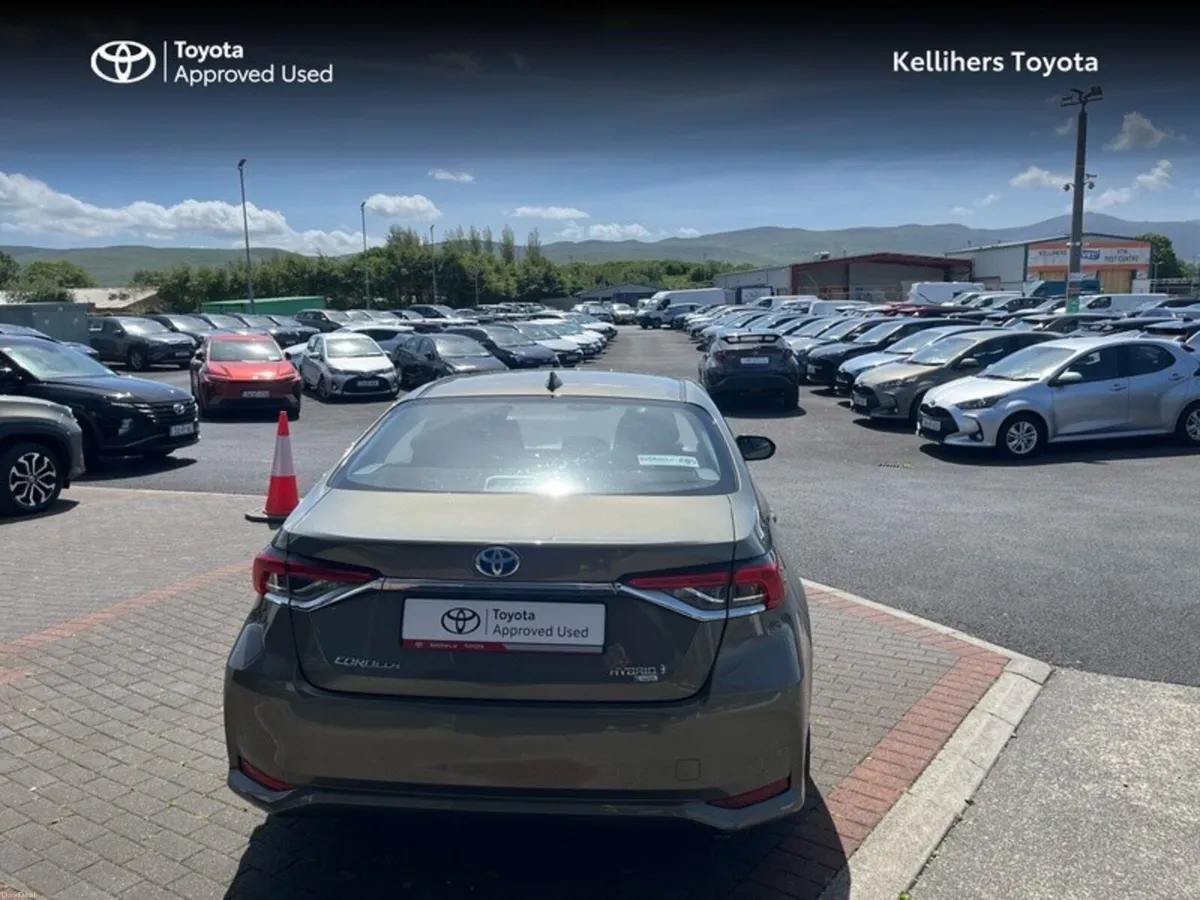 Toyota Corolla HYBRID LUNA SALOON - Image 4