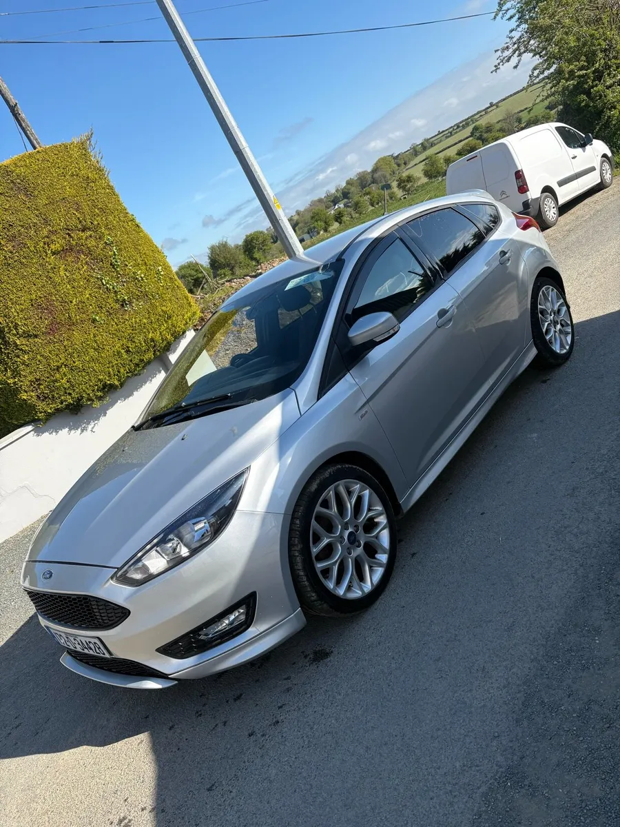 2017 ford focus st line - Image 2