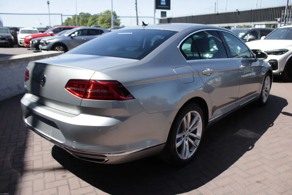 1.4 GTE PLUG IN HYBRID 4DR SALOON // 1 OWNER WITH - Image 4
