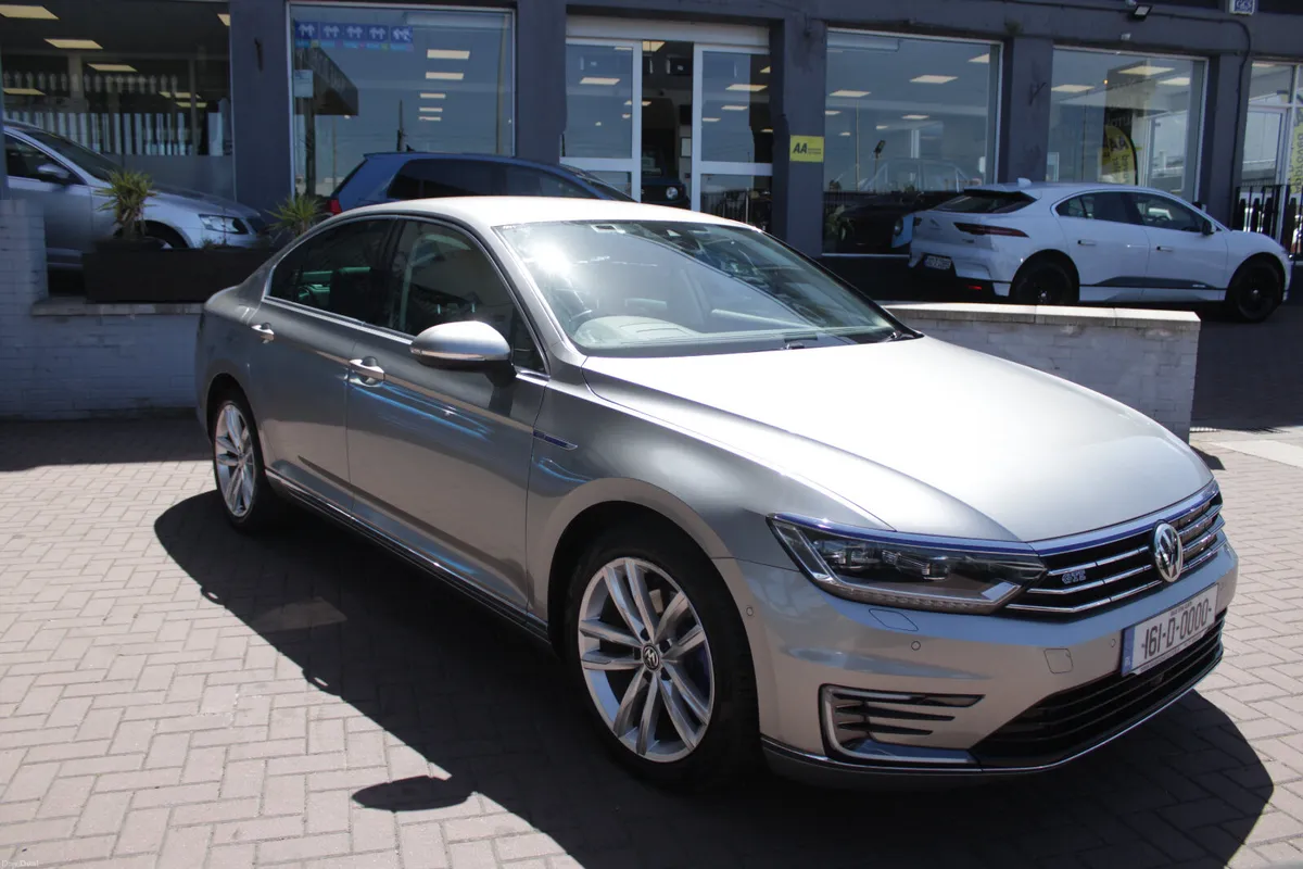 1.4 GTE PLUG IN HYBRID 4DR SALOON // 1 OWNER WITH - Image 1