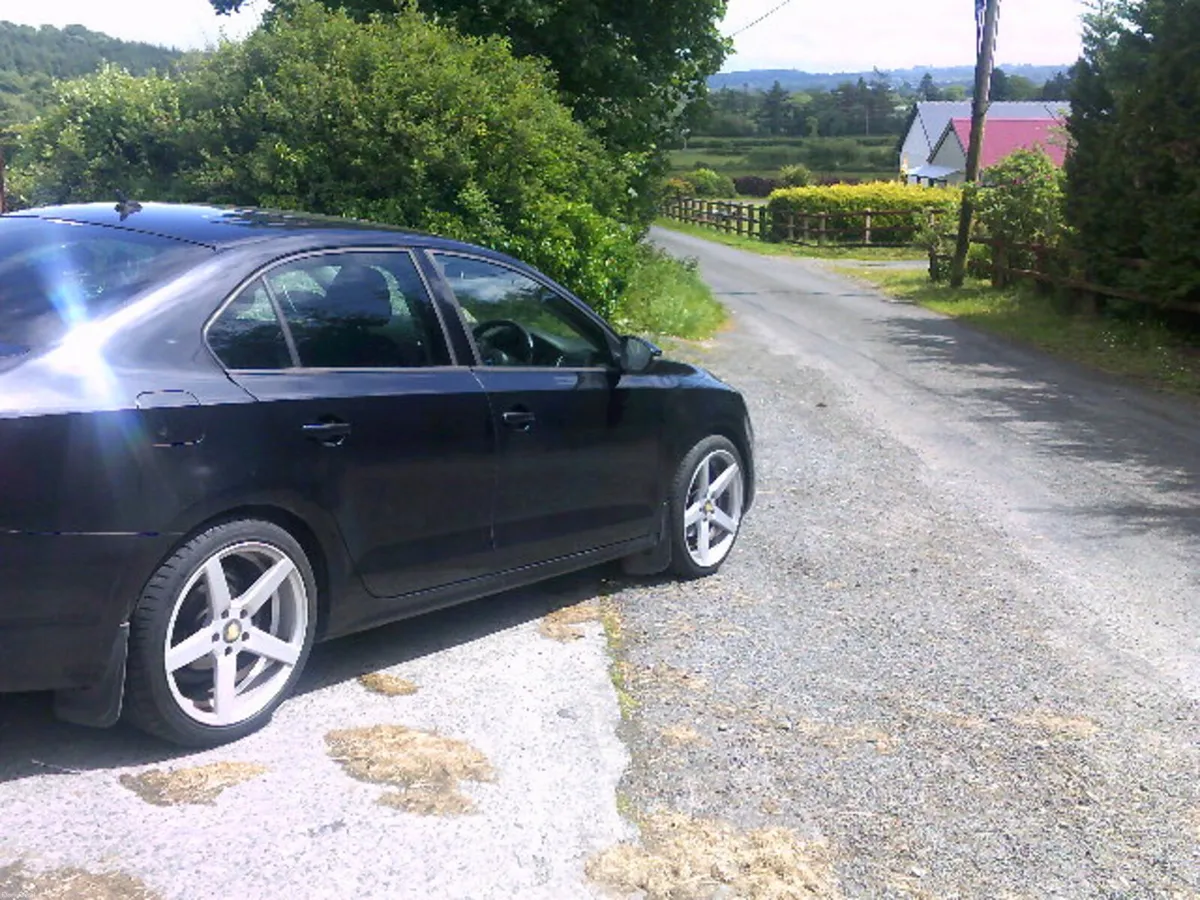 Volkswagen Jetta 2014 - Image 4