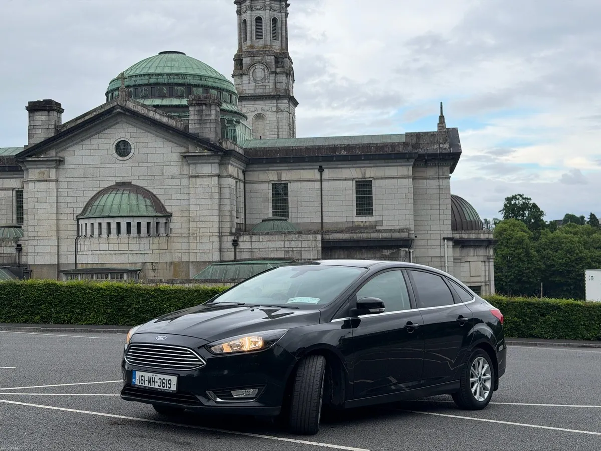 Ford Focus saloon - Image 1