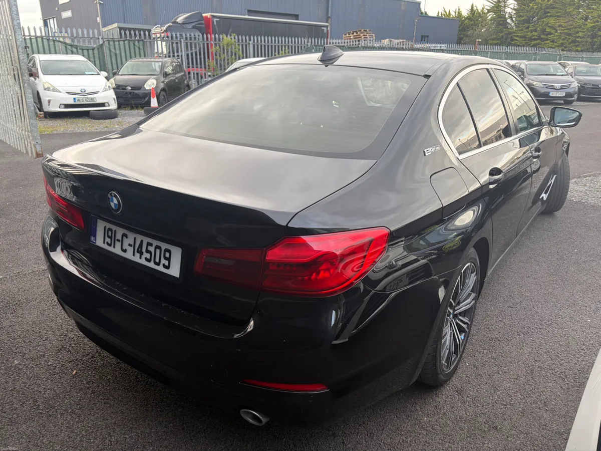 2019 BMW 530e Leather - Image 4