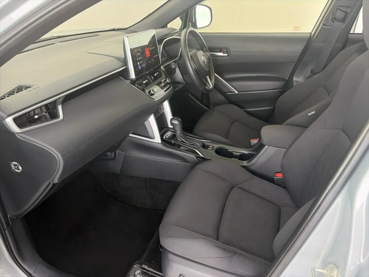 Toyota Corolla Cross HYBRID SPORT - Image 6