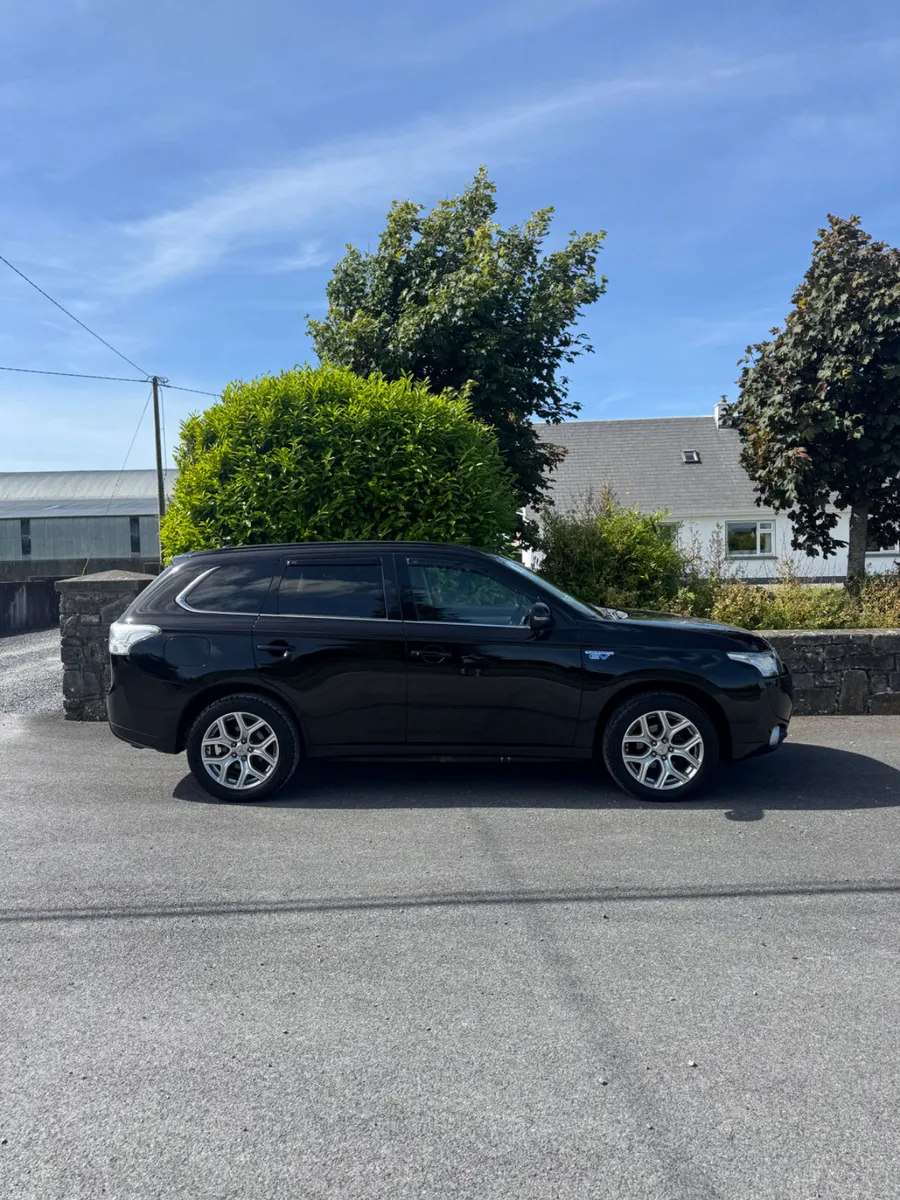 Mitsubishi Outlander 2014 - Image 2