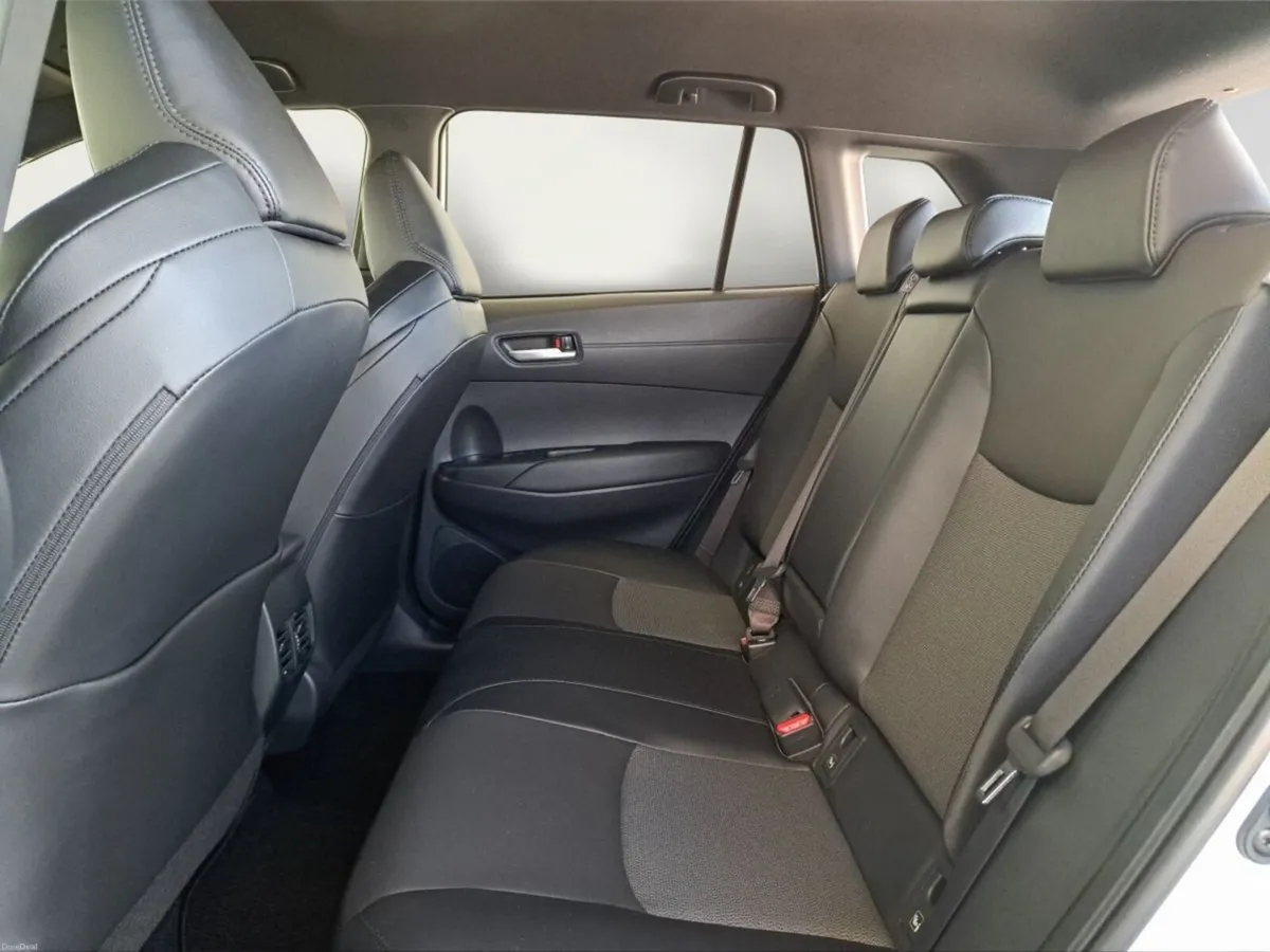 Toyota Corolla Cross HYBRID AUTO - Image 4