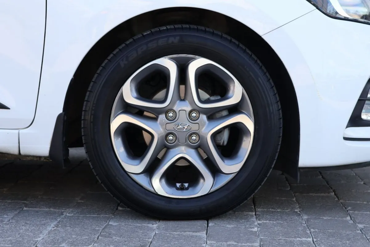 Hyundai i20 1.2 Deluxe - Image 6