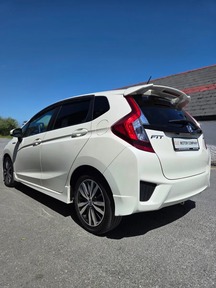 HONDA FIT PREMIUM MODEL 1.5 HYBRID - Image 6