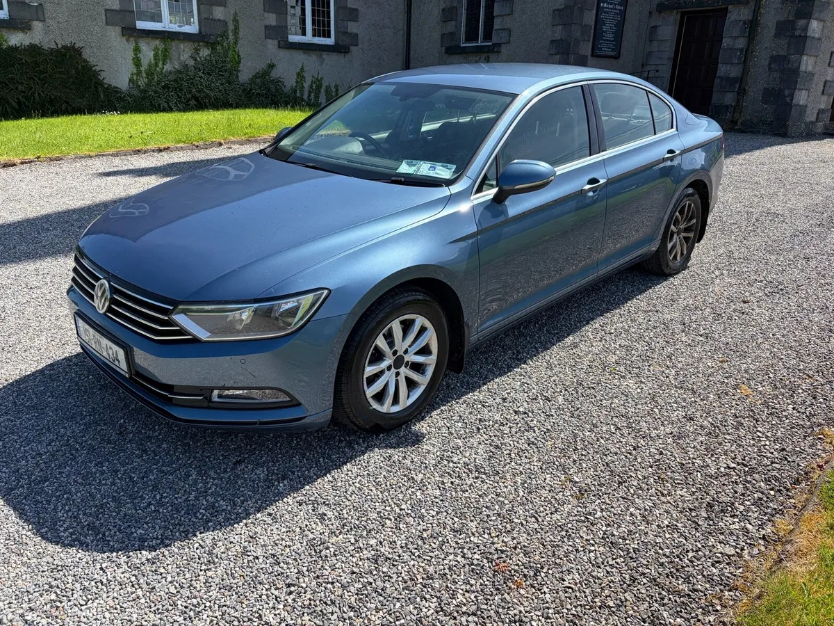 2015 Volkswagen Passat - Image 1