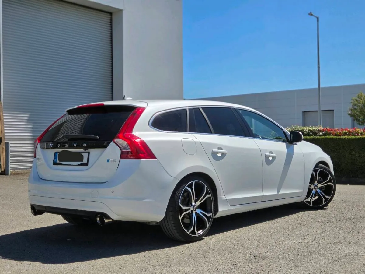 Volvo V60 - Image 2