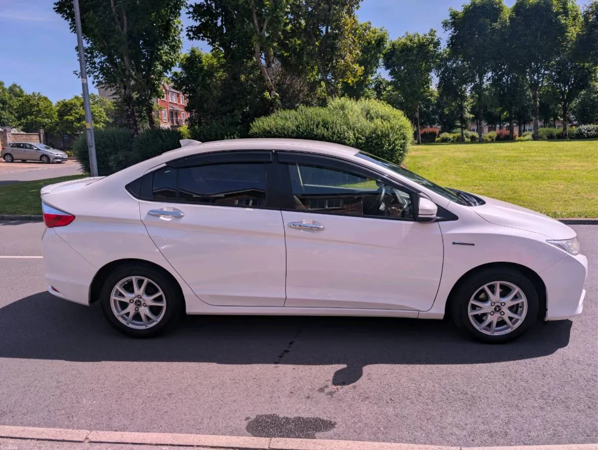 2015 Honda Grace Hybrid - Image 3