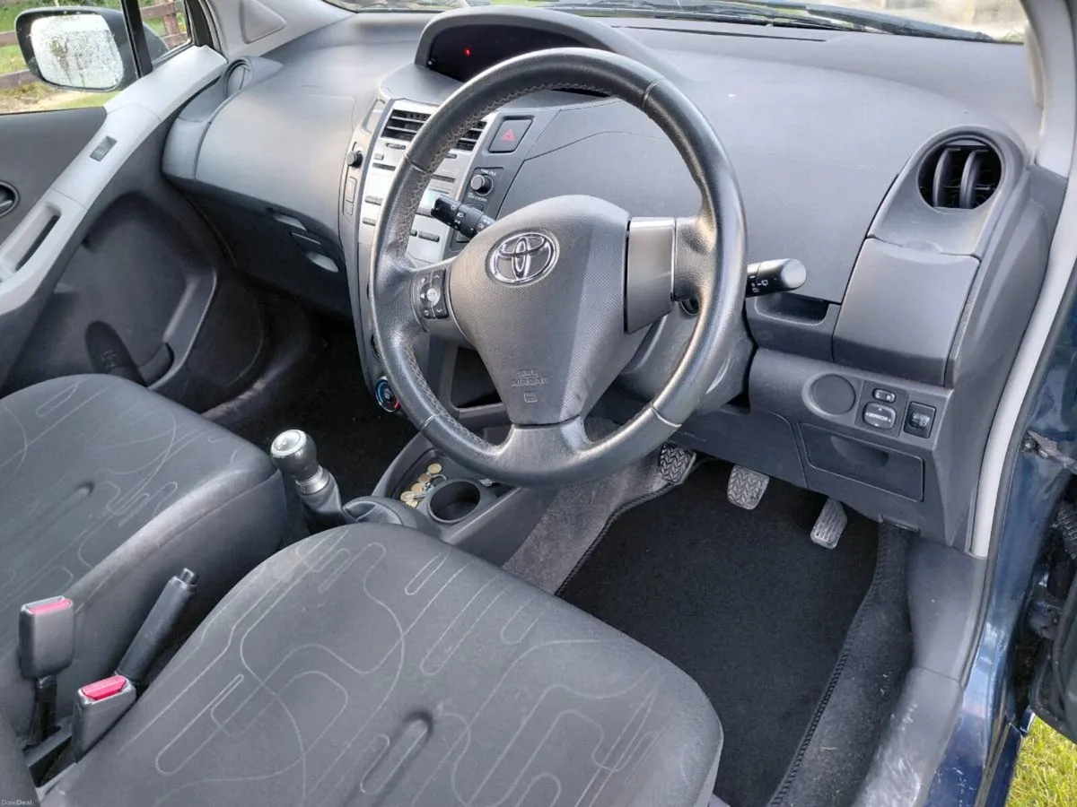 Toyota yaris - Image 6