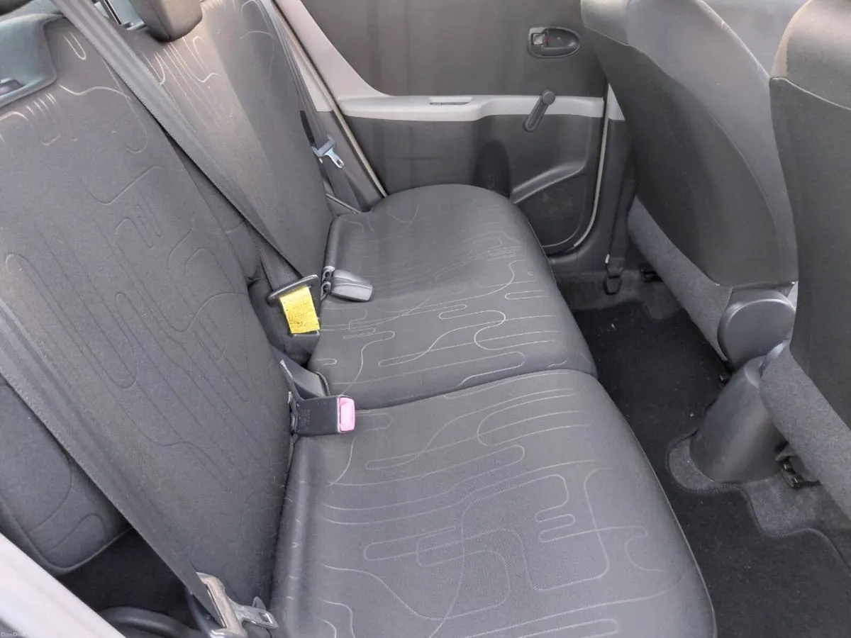 Toyota yaris - Image 5