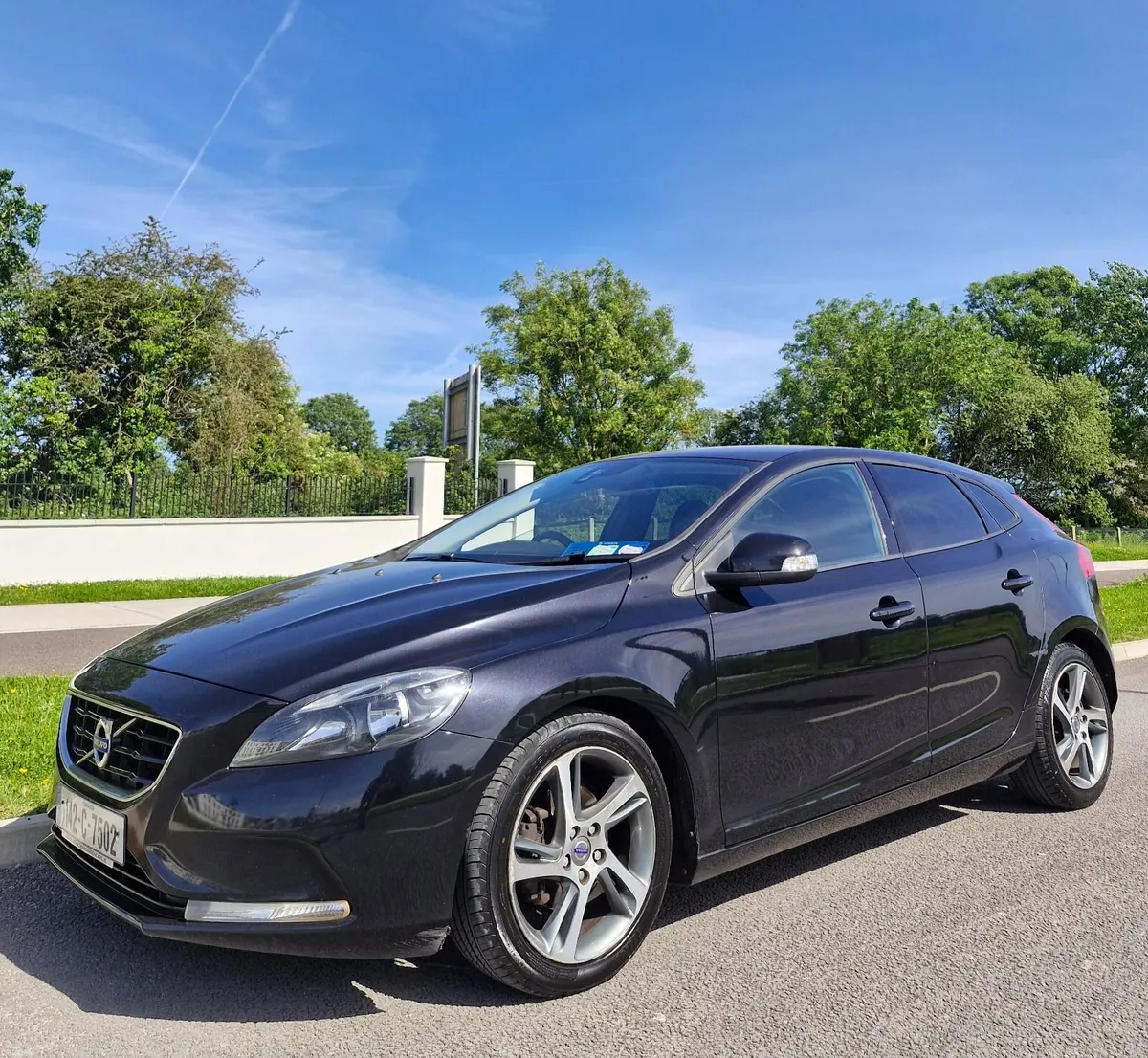 142 Volvo V40 1.6 Diesel, Nct 4/27 - Image 1