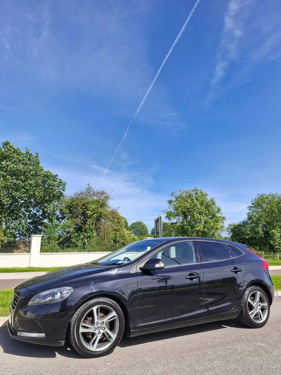 142 Volvo V40 1.6 Diesel, Nct 4/27 - Image 2