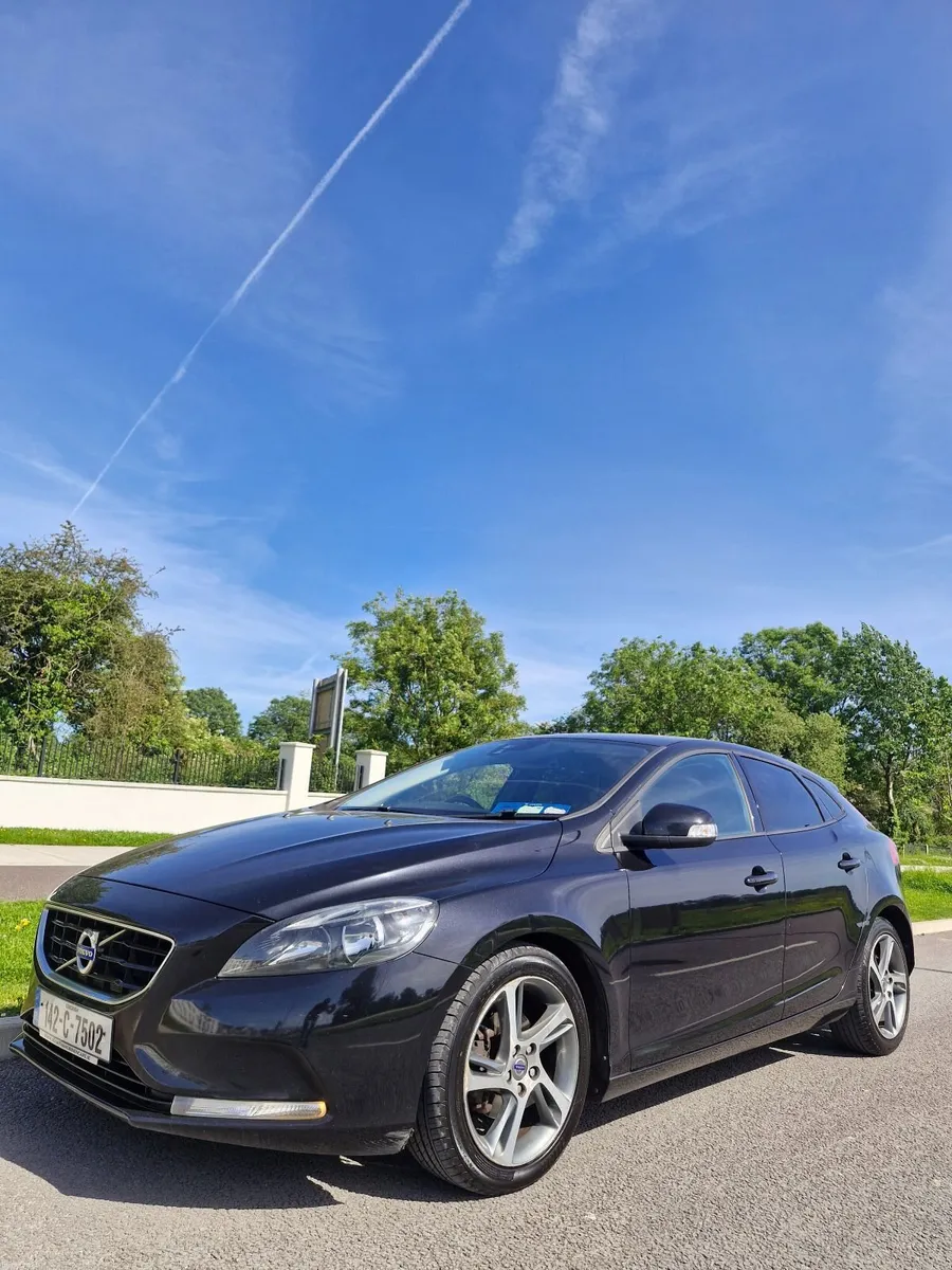 142 Volvo V40 1.6 Diesel, Nct 4/27 - Image 3