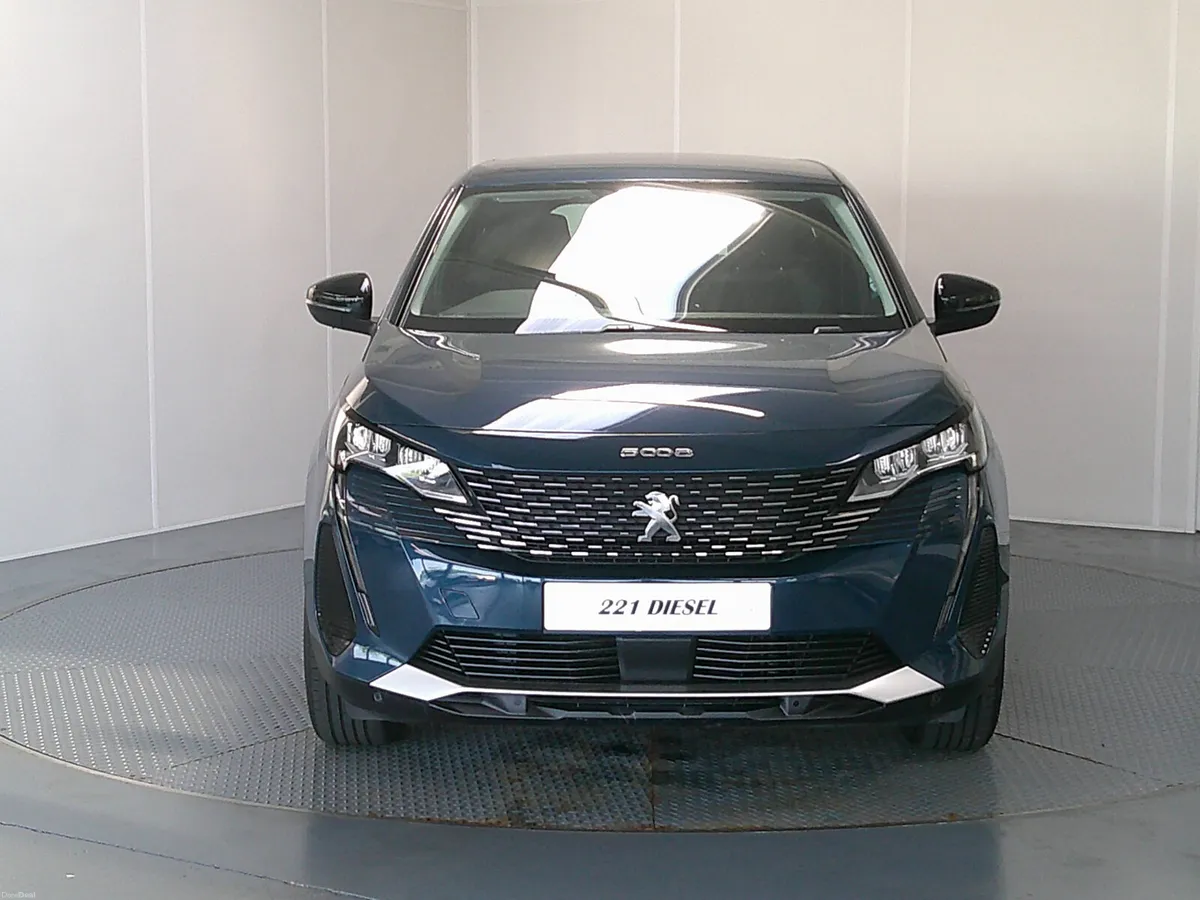 Peugeot 5008 2022 - Image 2