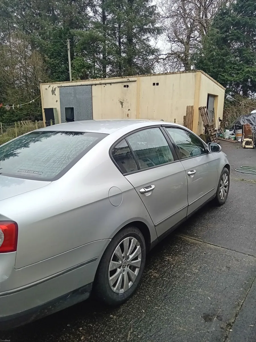 Volkswagen Passat 2009 - Image 4