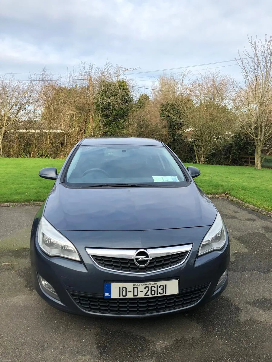 Opel Astra 2010 - Image 1