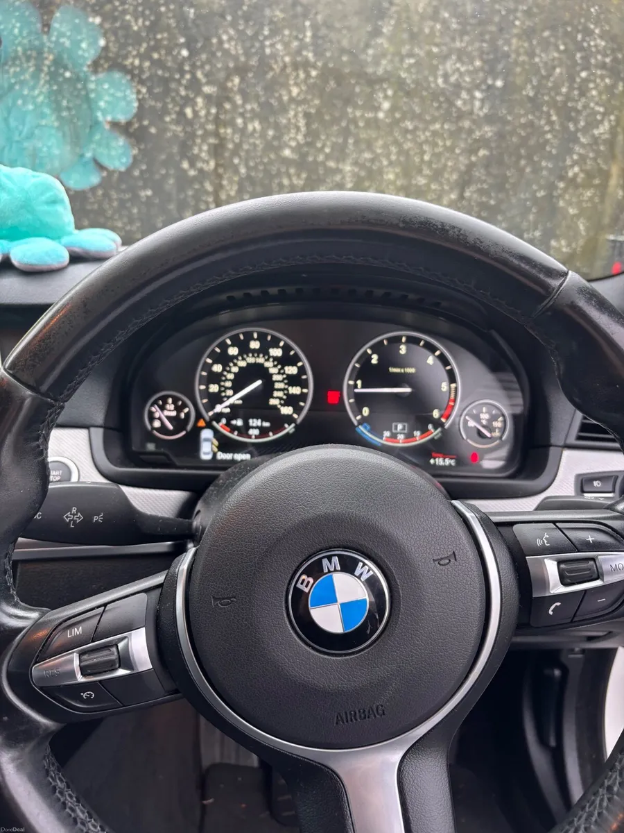 BMW 5-Series 2015 - Image 2