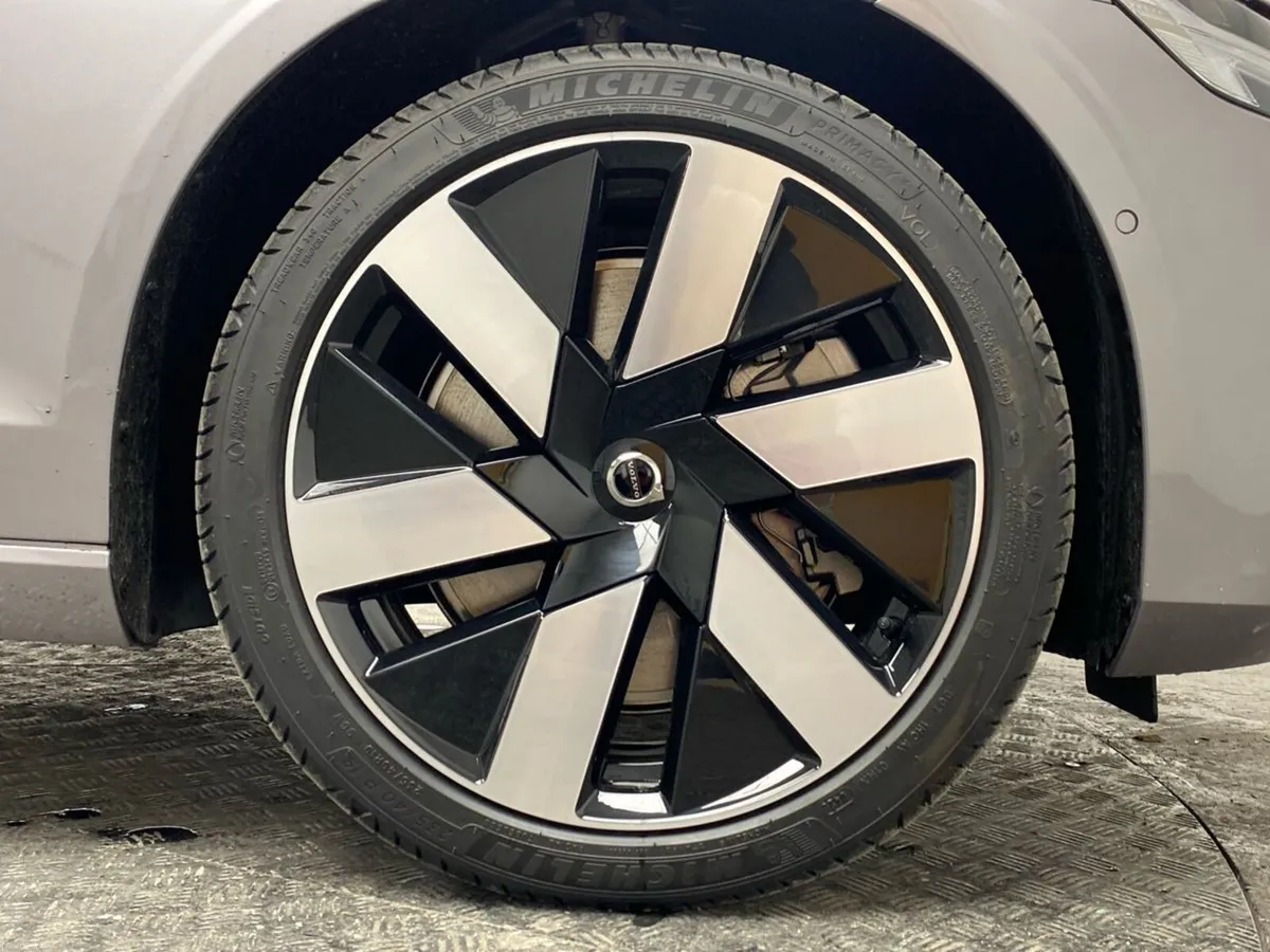 Volvo V60 Plus T6 AWD Plug-in hybrid electric/petr - Image 6