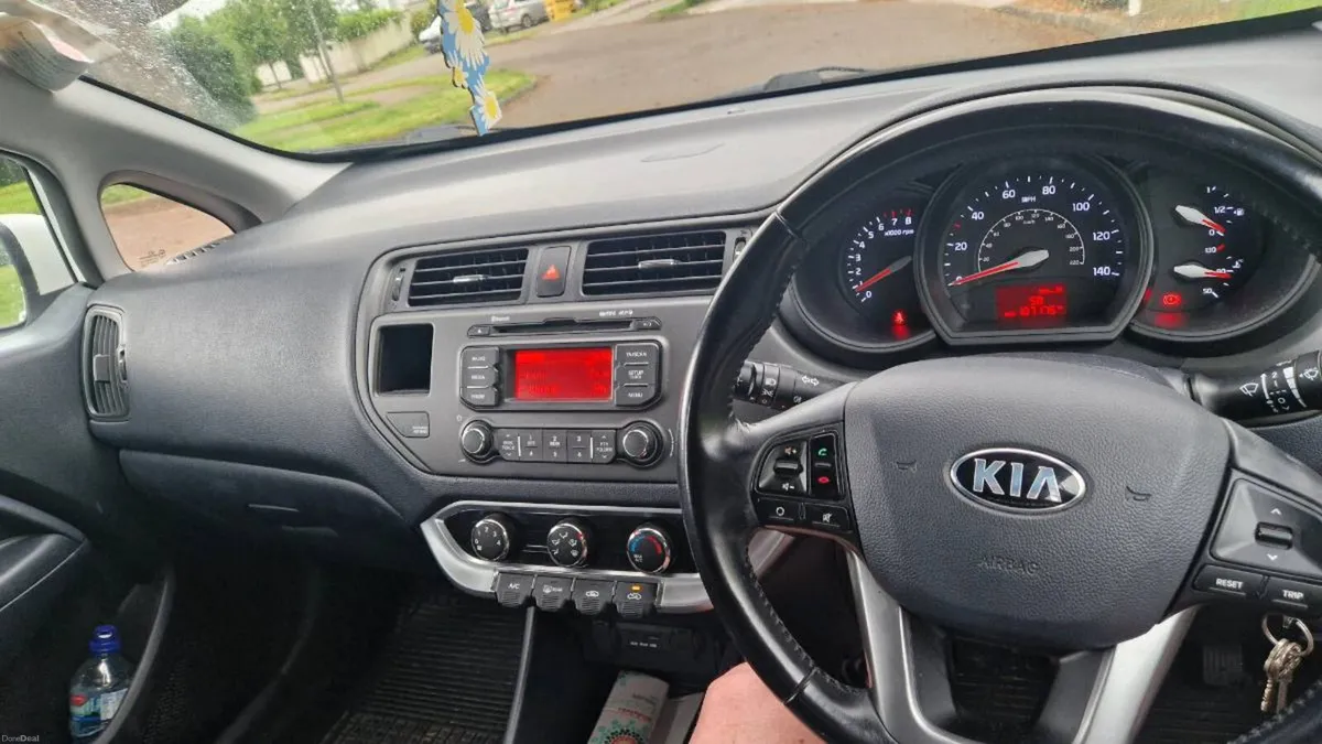 141 Kia Rio 1.25 VR7 **READ AD** - Image 3