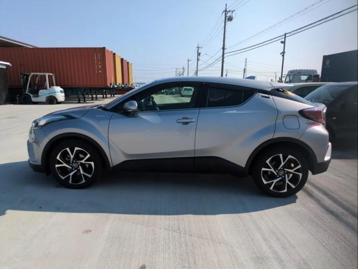 Toyota C-HR G Package Leather seats - Image 2
