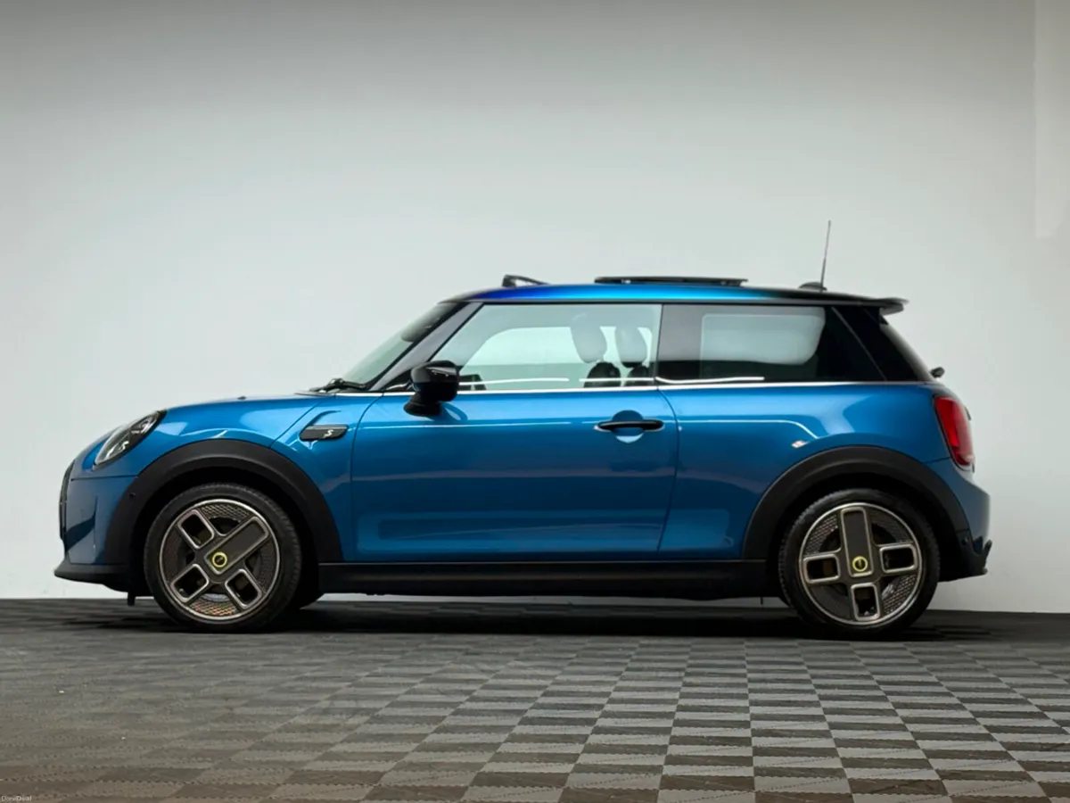 Mini Cooper LEVEL 3 COLLECTION EDITION - Image 4