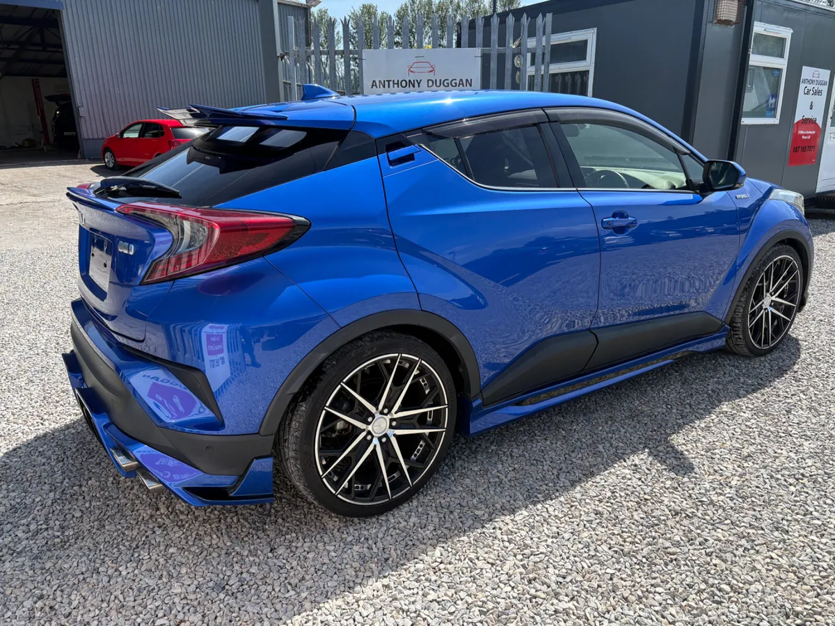 2018 Toyota C-hr Sport - Image 3