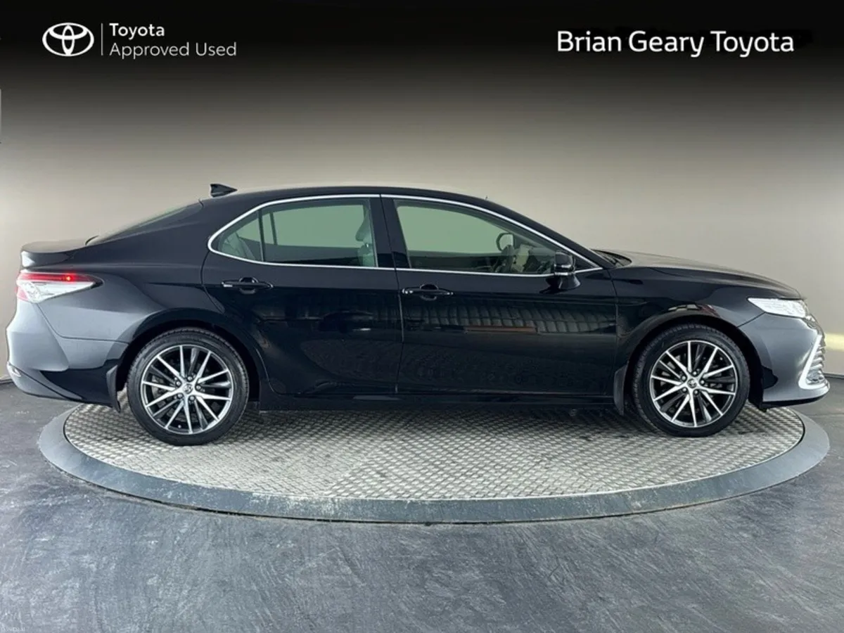 Toyota Camry PLATINUM EDITION - Image 3