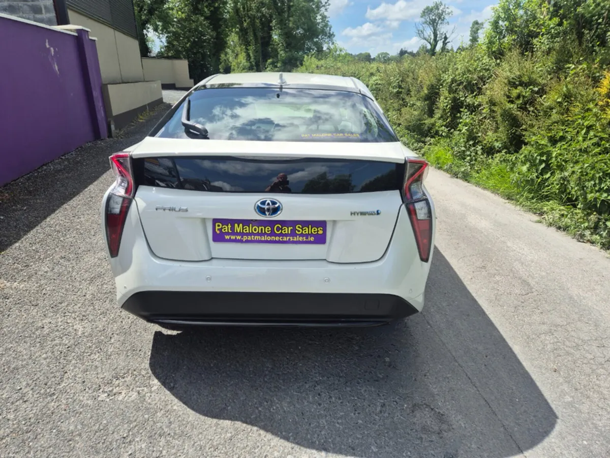 Toyota Prius HYBRID - Image 5